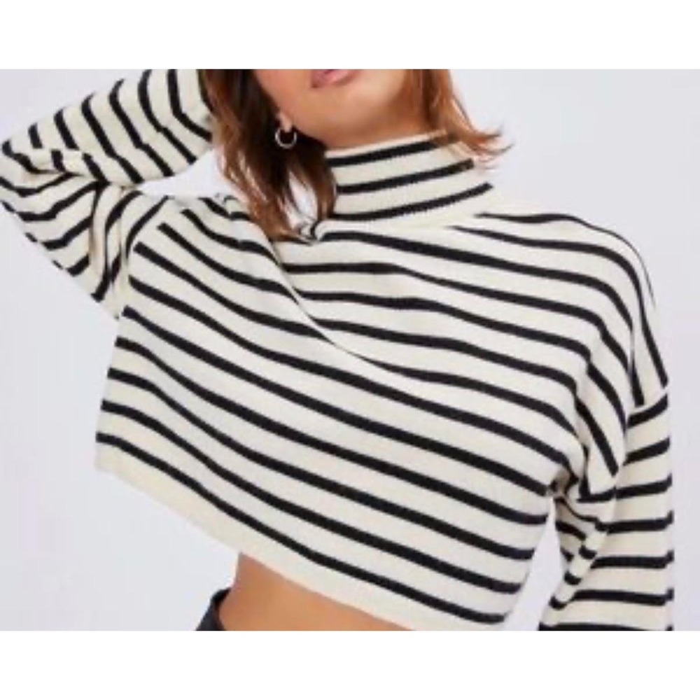 Storia Striped Cropped Turtleneck Sweater Navy Cream Cotton Knit Small JT5325
